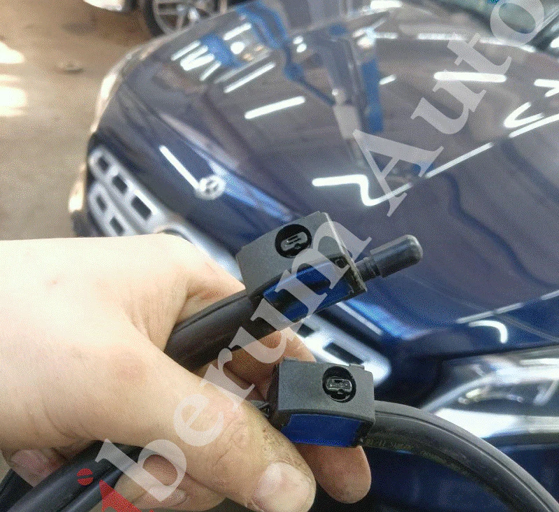 Повреждённый узел омывателя Mercedes CLA C117